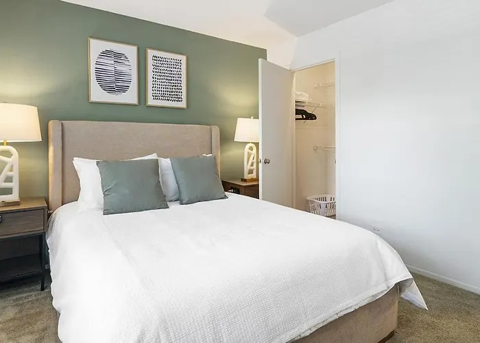 Landing Modern With Amazing Amenities Apartment