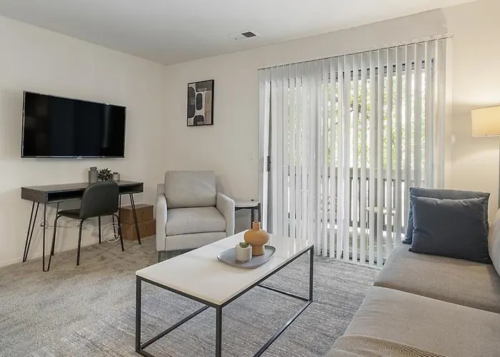 Landing Modern With Amazing Amenities Apartment