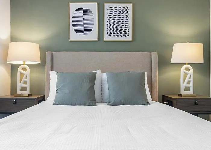 Landing Modern With Amazing Amenities * Buffalo Grove