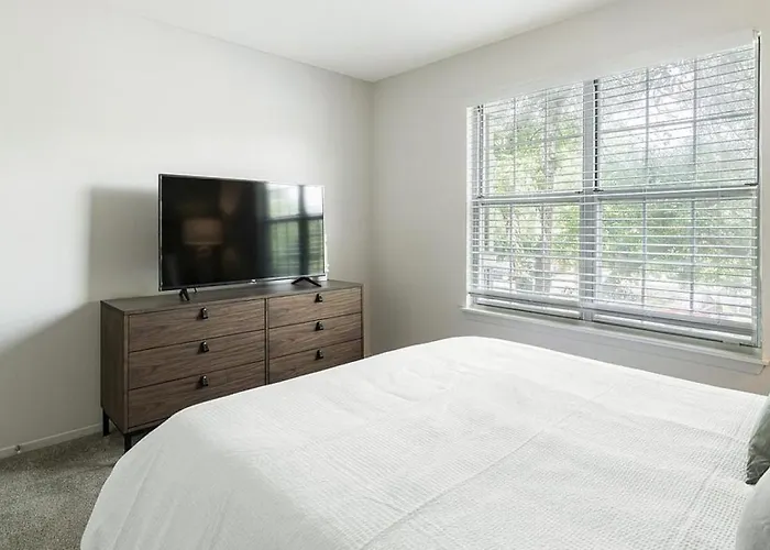 Apartment Landing Modern With Amazing Amenities *