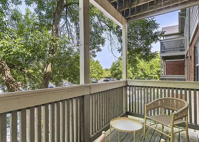 Apartment Landing Modern With Amazing Amenities